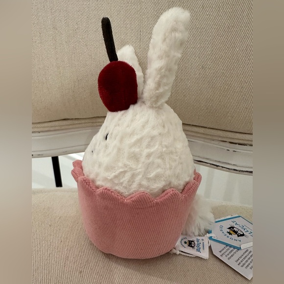 Retired NWT Jellycat NWT Dainty Dessert Bunny Cupcake Authentic - Picture 8 of 12